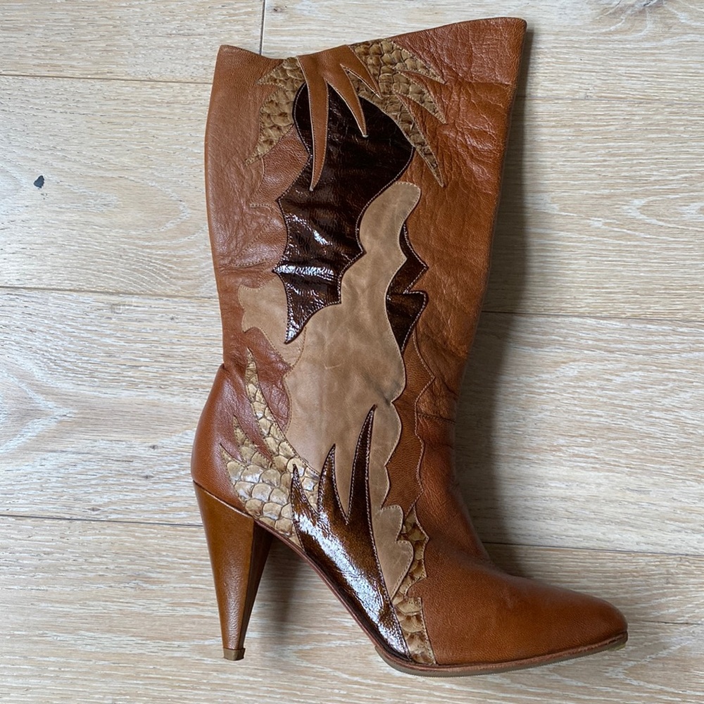 Sacco Italian Genuine Leather Brown Boots with unique motif - size 6